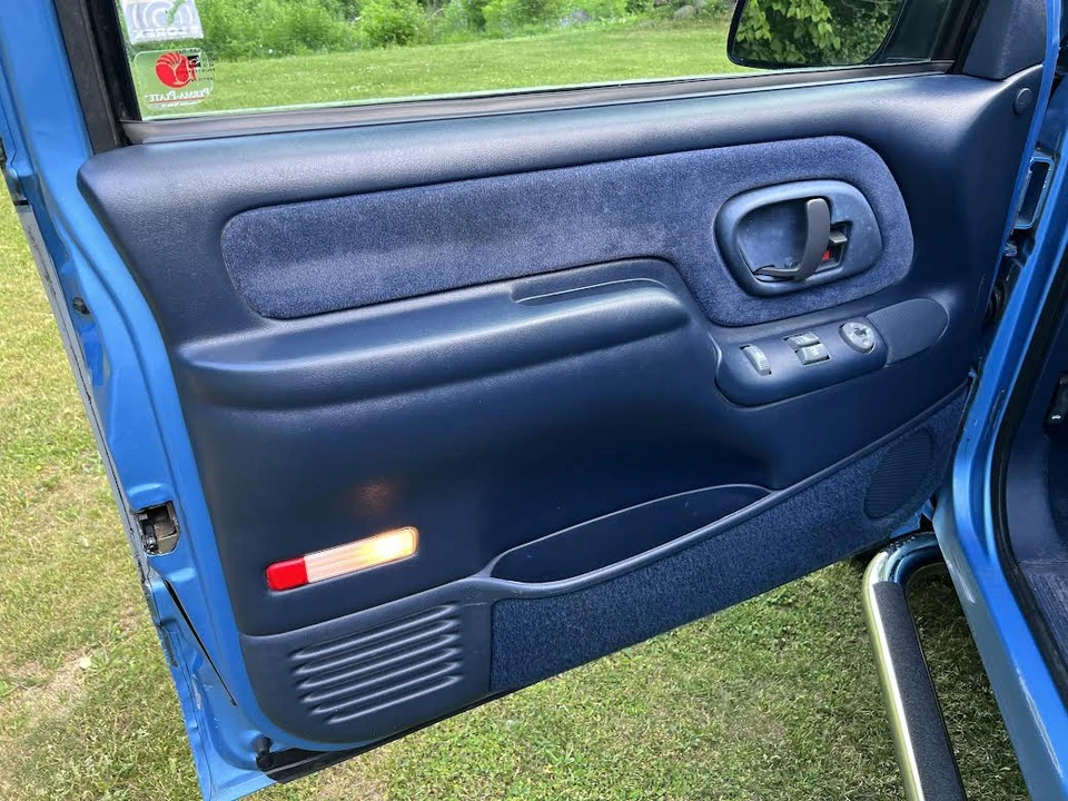 1996 GMC Sierra 1st Gen - Image 28 of 31
