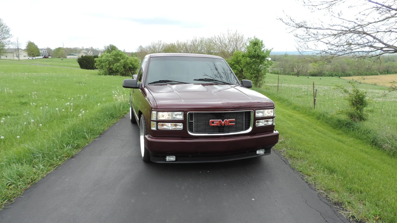 1996 GMC Sierra 1st Gen - Image 2 of 31