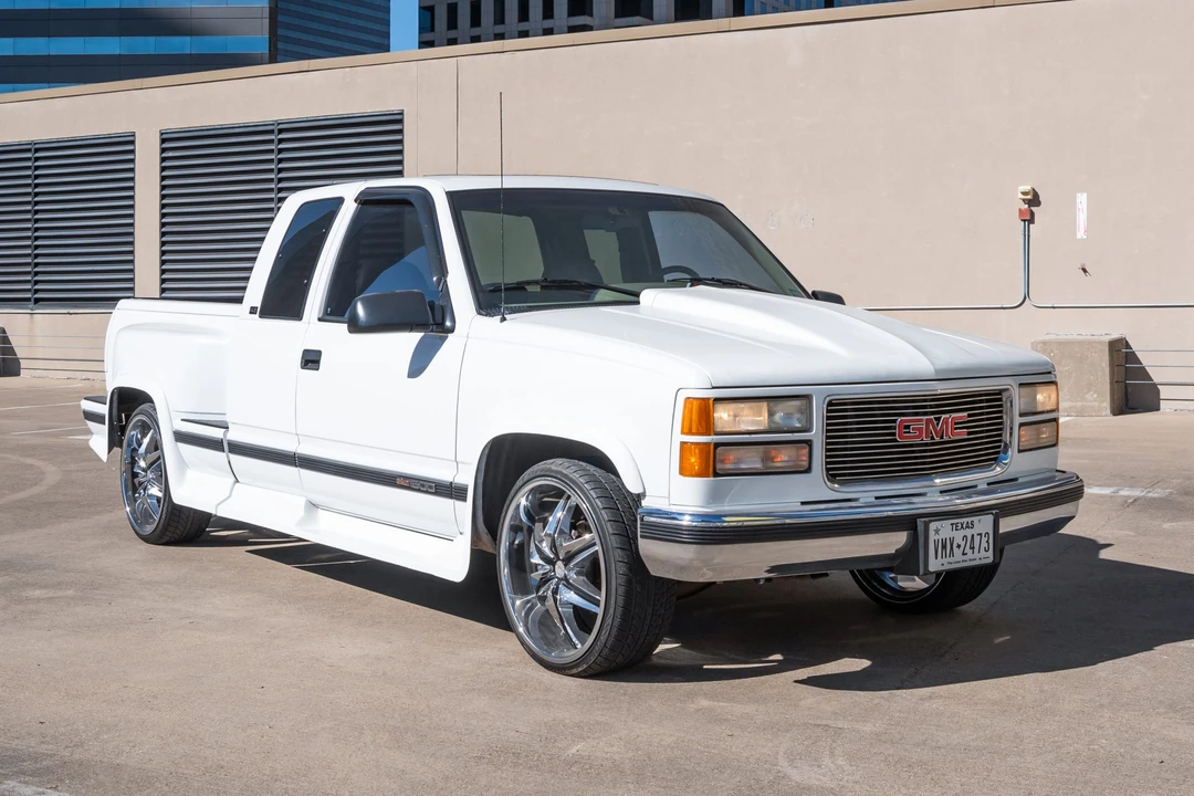 1996 GMC Sierra 1st Gen - Image 2 of 31