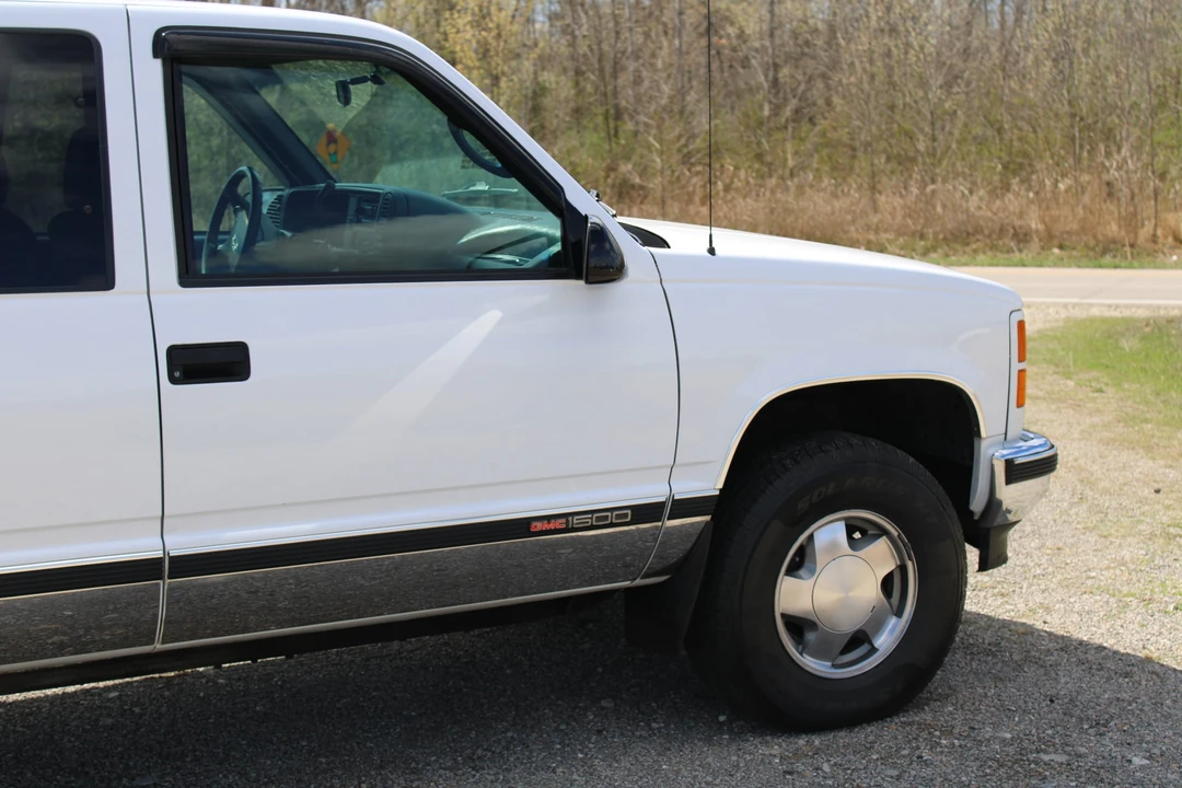 1996 GMC Sierra 1st Gen - Image 28 of 31