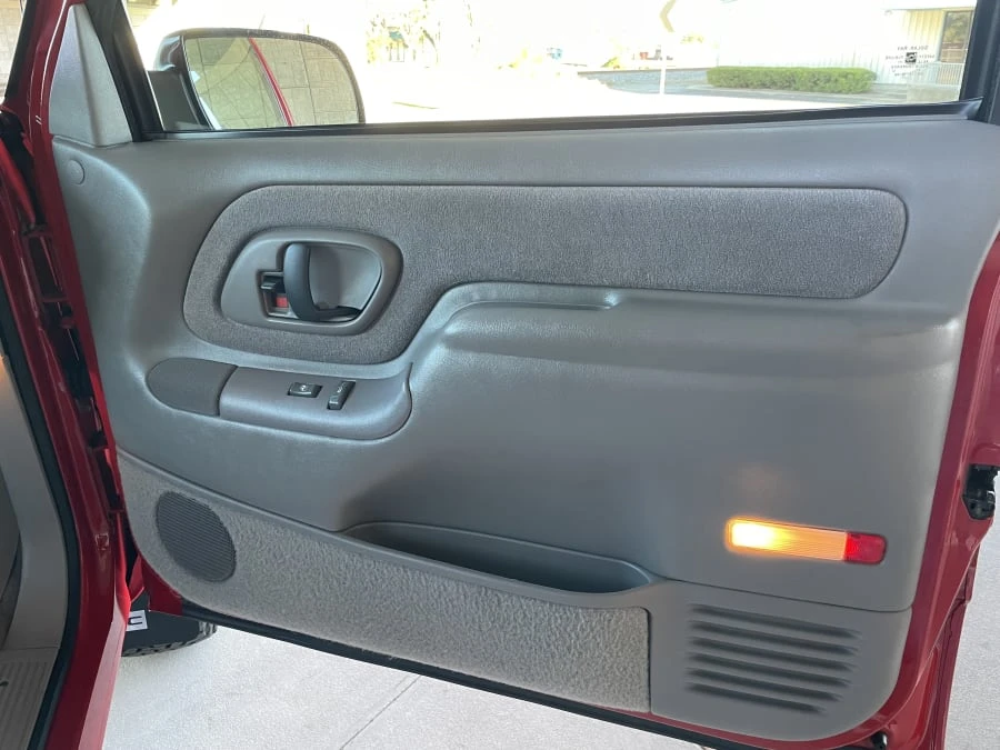 1996 GMC Sierra 1st Gen - Image 19 of 30
