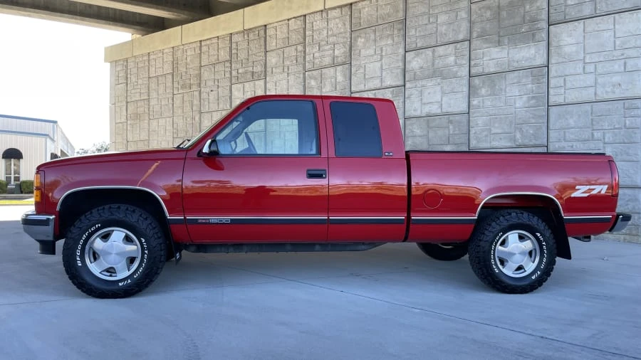 1996 GMC Sierra 1st Gen - Image 2 of 30