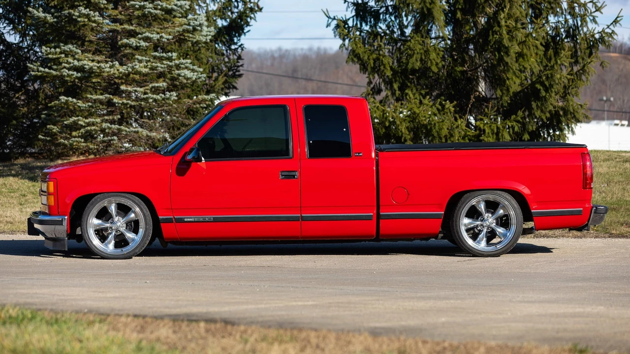 1996 GMC Sierra 1st Gen - Image 2 of 22