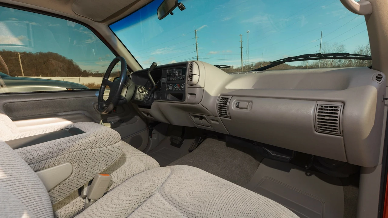 1996 GMC Sierra 1st Gen - Image 5 of 22