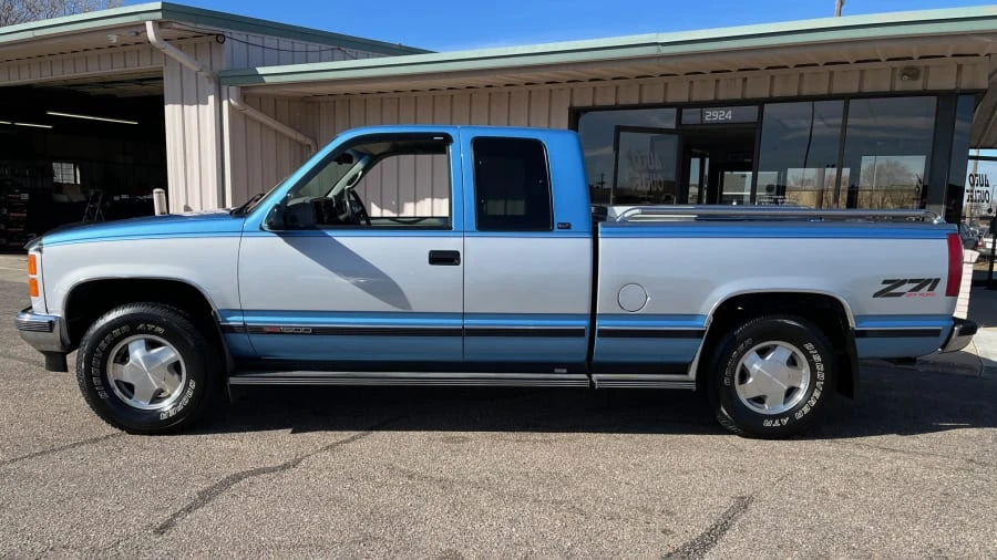 1996 GMC Sierra 1st Gen - Image 2 of 12