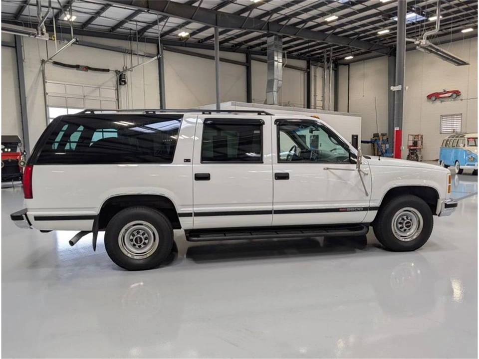 1996 GMC Suburban 8th Gen - Image 6 of 16