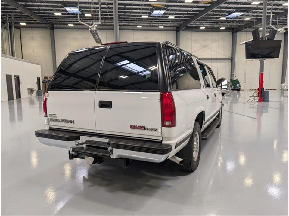 1996 GMC Suburban 8th Gen - Image 5 of 16