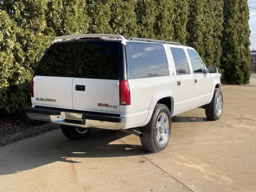 1996 GMC Suburban 8th Gen - Image 4 of 29