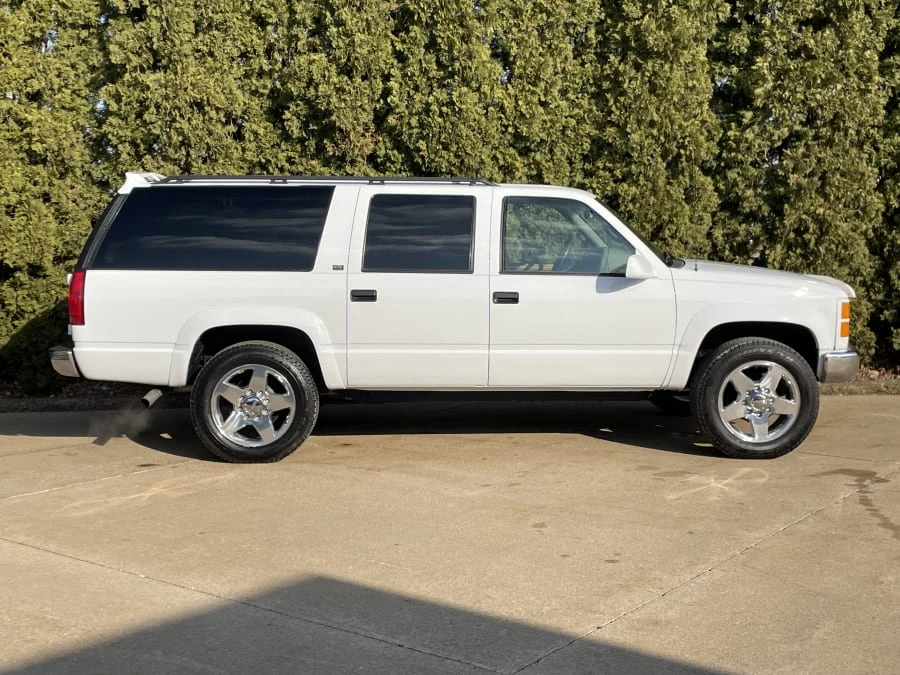 1996 GMC Suburban 8th Gen - Image 2 of 29