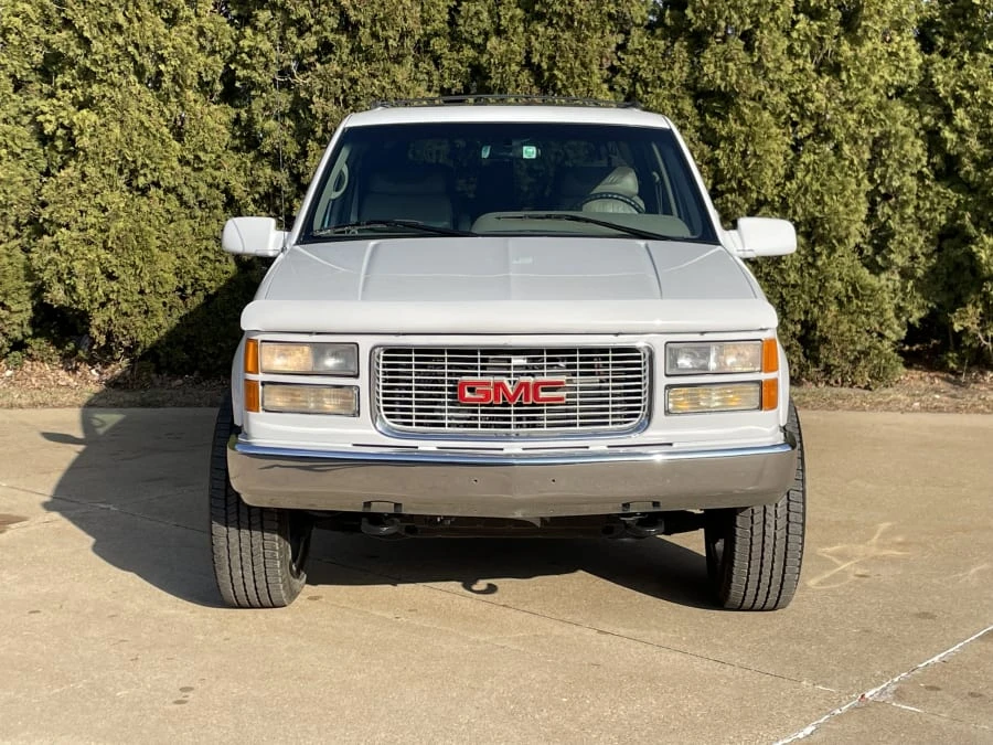 1996 GMC Suburban 8th Gen - Image 3 of 29