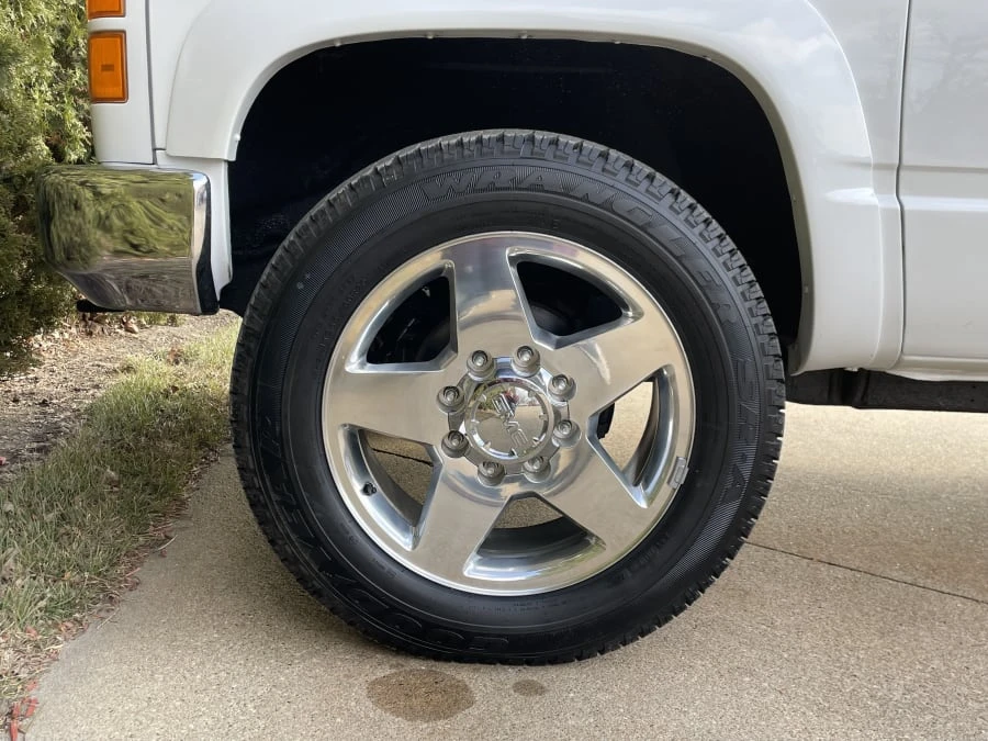 1996 GMC Suburban 8th Gen - Image 15 of 29