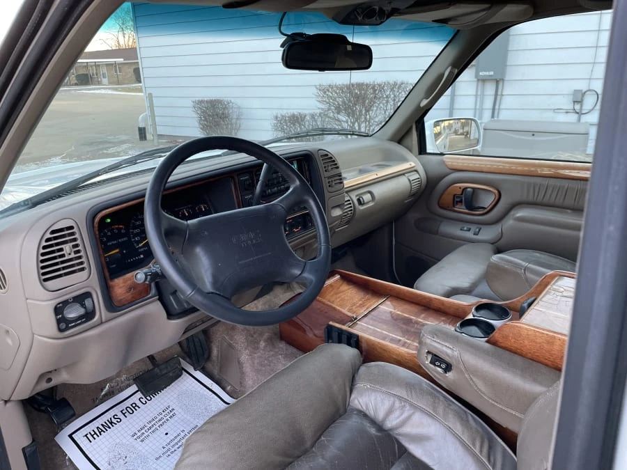 1996 GMC Suburban 8th Gen - Image 17 of 29