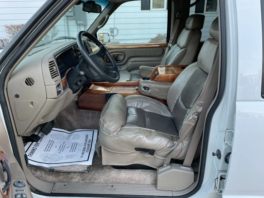 1996 GMC Suburban 8th Gen - Image 18 of 29