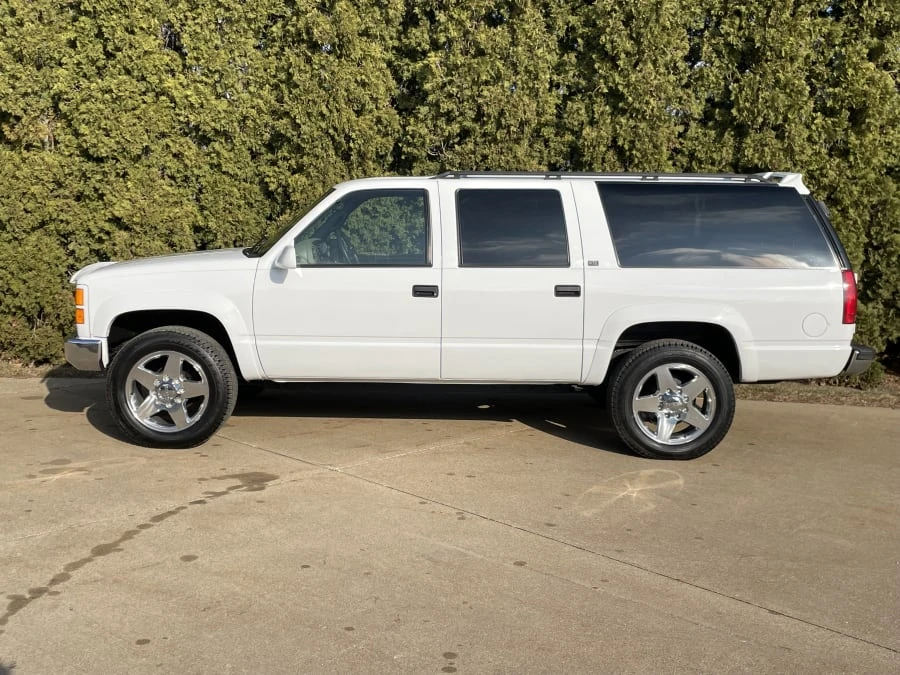 1996 GMC Suburban 8th Gen - Image 13 of 29