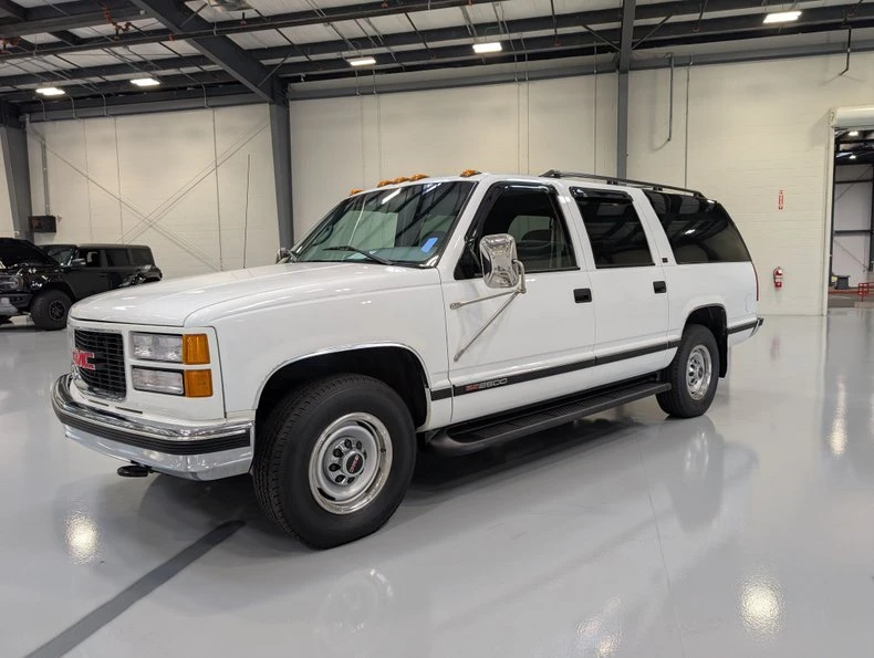 1996 GMC Suburban - Image 2 of 16