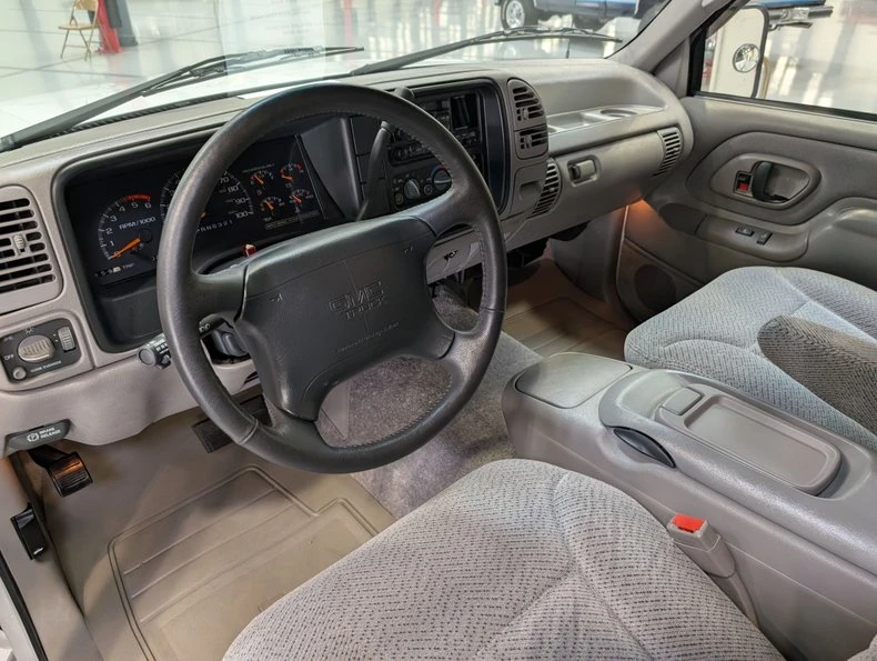 1996 GMC Suburban - Image 10 of 16