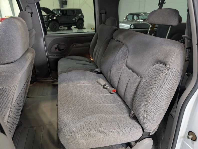 1996 GMC Suburban - Image 13 of 16