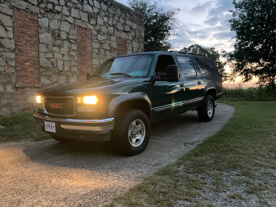 1996 GMC Suburban 8th Gen - Image 8 of 31