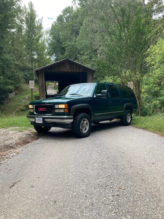 1996 GMC Suburban 8th Gen - Image 9 of 31