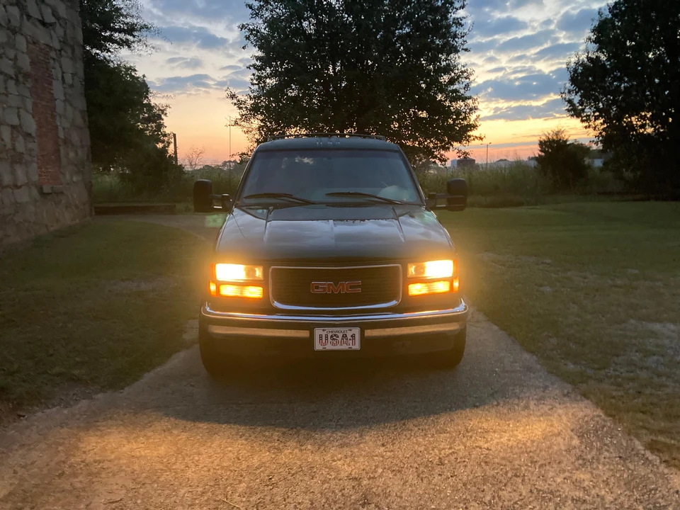 1996 GMC Suburban 8th Gen - Image 6 of 31
