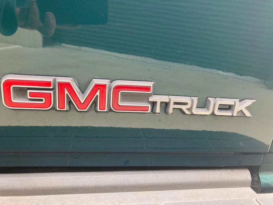 1996 GMC Suburban 8th Gen - Image 31 of 31