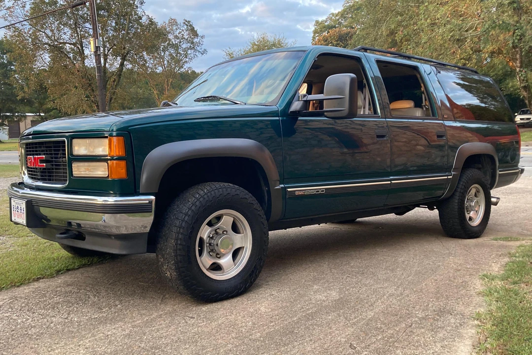 1996 GMC Suburban 8th Gen - Image 3 of 31