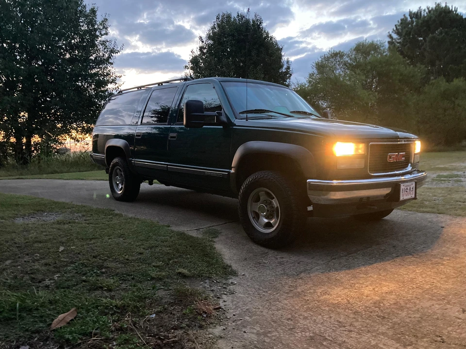 1996 GMC Suburban 8th Gen - Image 18 of 31