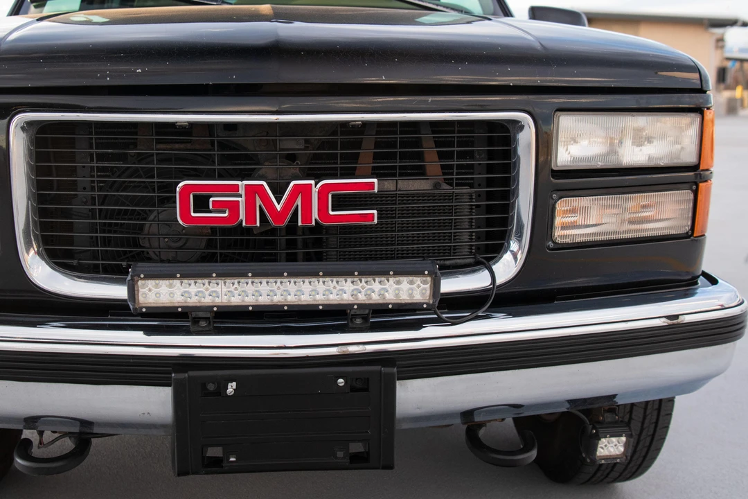 1996 GMC Suburban 8th Gen - Image 23 of 31