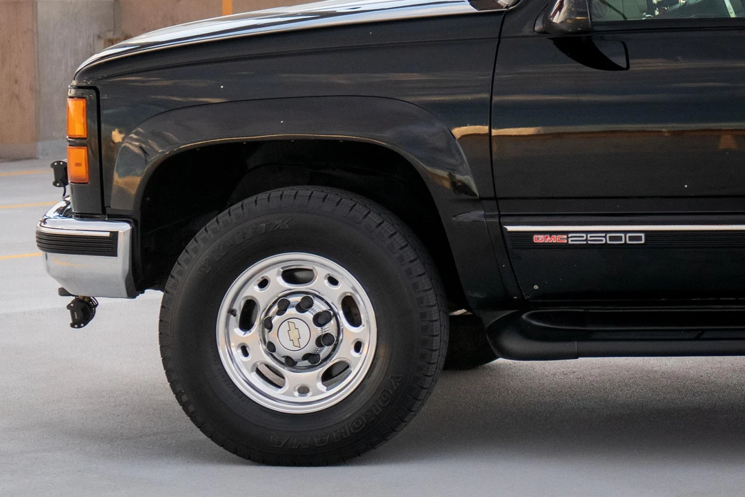 1996 GMC Suburban 8th Gen - Image 30 of 31