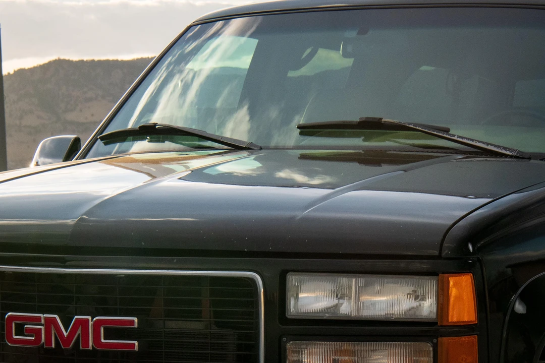 1996 GMC Suburban 8th Gen - Image 26 of 31