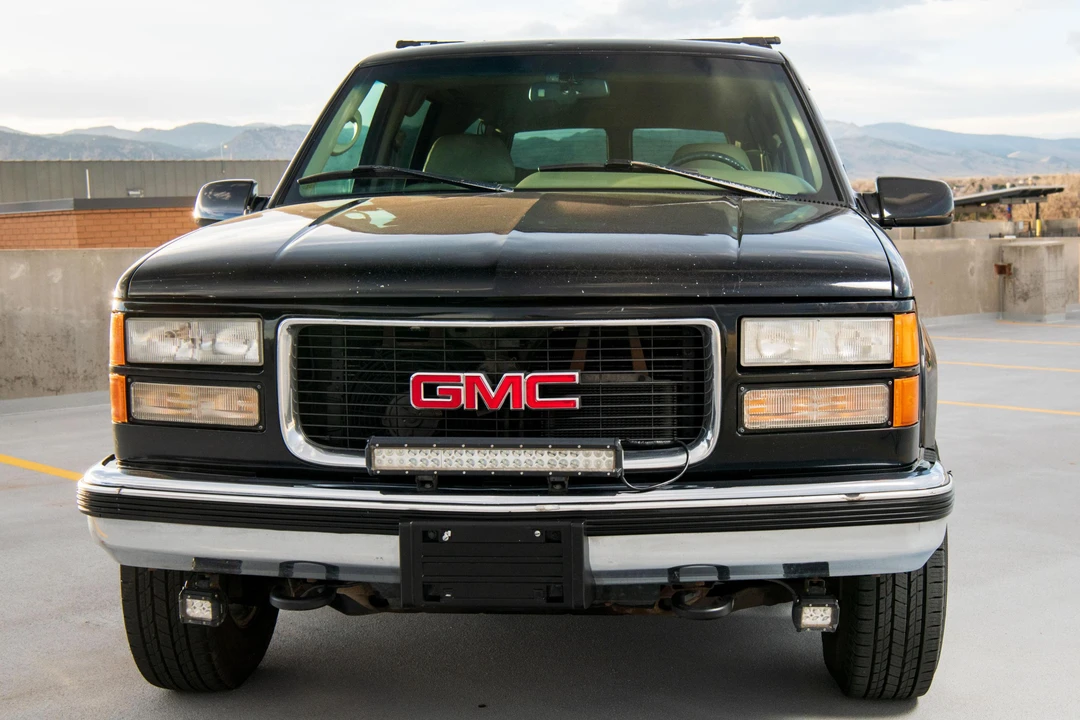 1996 GMC Suburban 8th Gen - Image 2 of 31