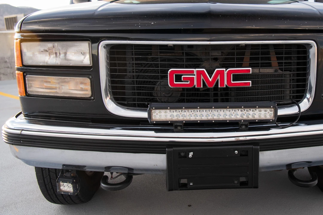1996 GMC Suburban 8th Gen - Image 22 of 31