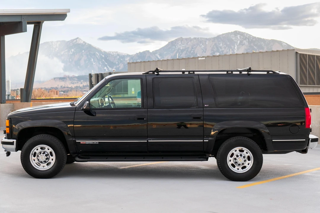 1996 GMC Suburban 8th Gen - Image 3 of 31