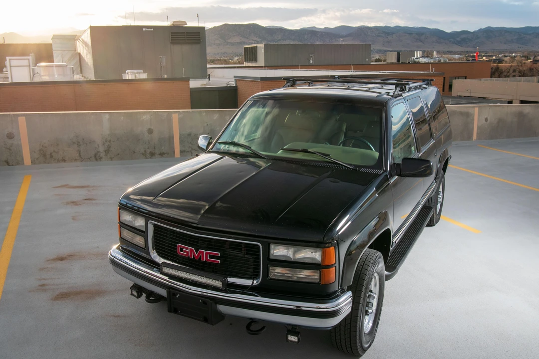 1996 GMC Suburban 8th Gen - Image 9 of 31