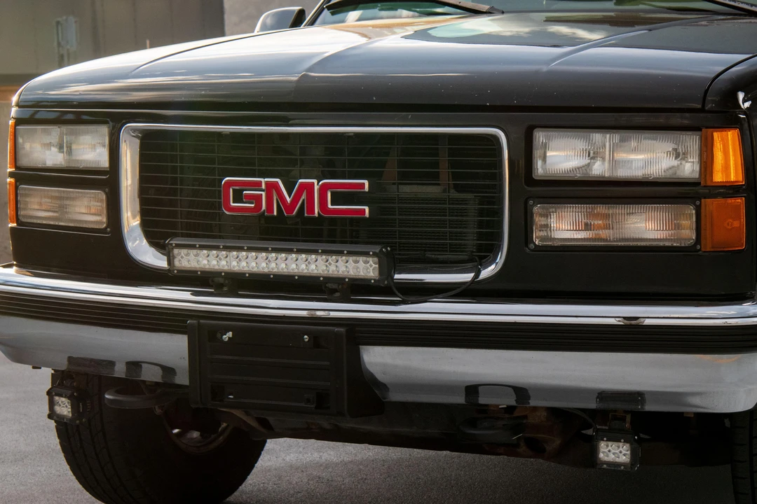 1996 GMC Suburban 8th Gen - Image 25 of 31