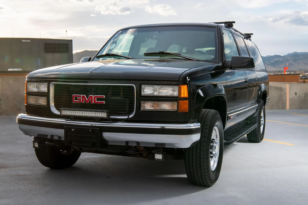 1996 GMC Suburban 8th Gen - Image 7 of 31