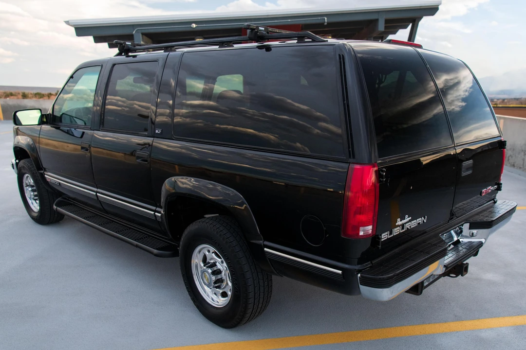 1996 GMC Suburban 8th Gen - Image 4 of 31