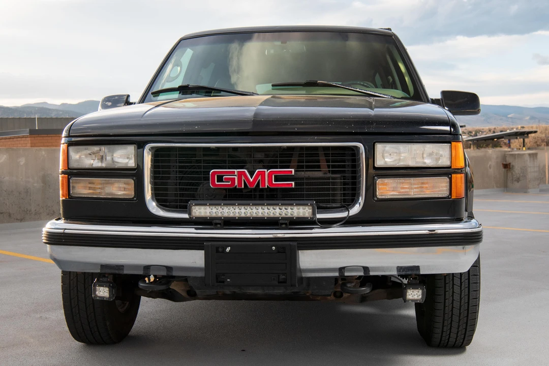 1996 GMC Suburban 8th Gen - Image 6 of 31