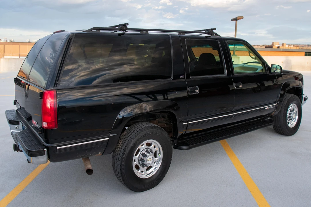 1996 GMC Suburban 8th Gen - Image 19 of 31