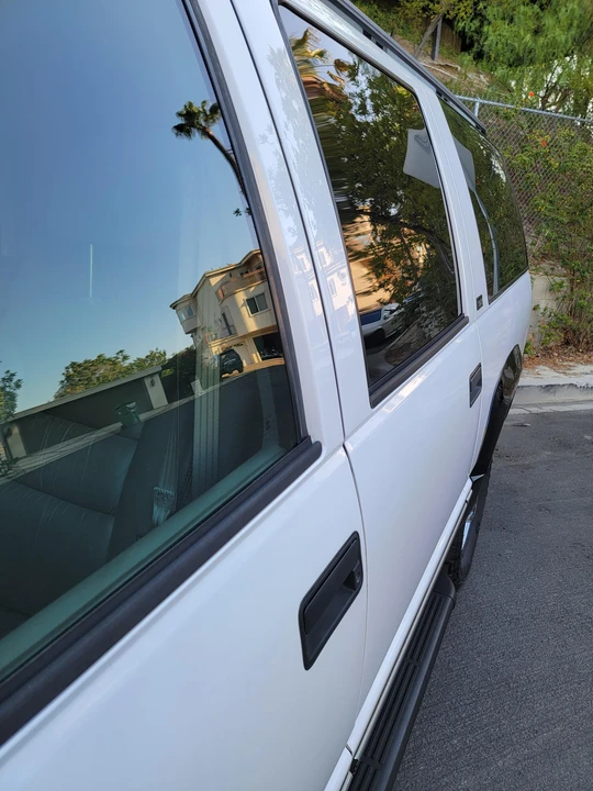 1996 GMC Suburban 8th Gen - Image 28 of 31