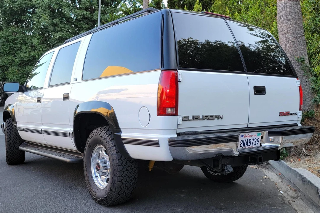 1996 GMC Suburban 8th Gen - Image 4 of 31