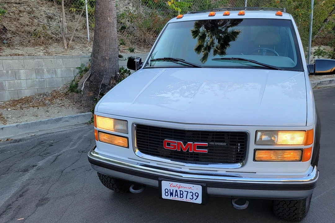 1996 GMC Suburban 8th Gen - Image 8 of 31
