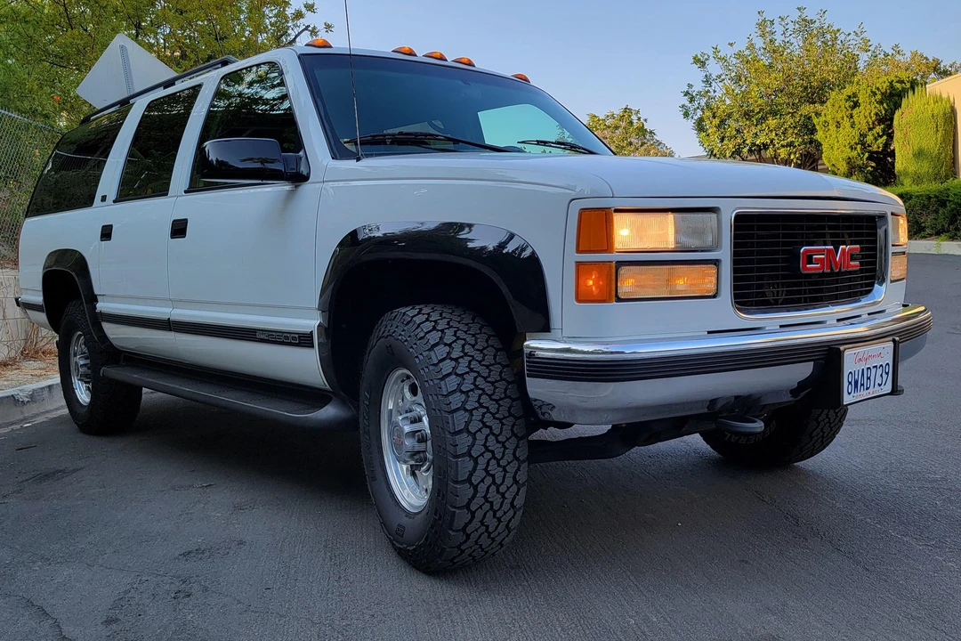 1996 GMC Suburban 8th Gen - Image 10 of 31
