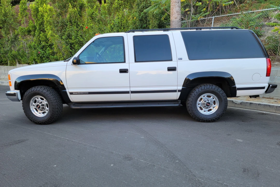 1996 GMC Suburban 8th Gen - Image 2 of 31
