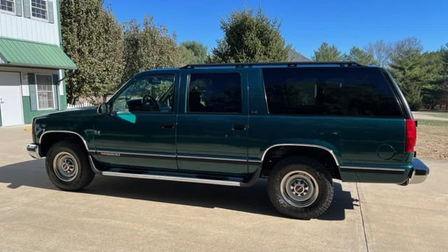1996 GMC Suburban 8th Gen - Image 7 of 31