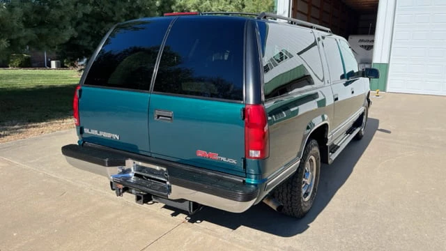 1996 GMC Suburban 8th Gen - Image 8 of 31