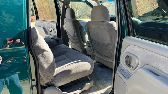 1996 GMC Suburban 8th Gen - Image 12 of 31