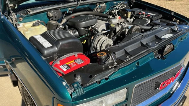 1996 GMC Suburban 8th Gen - Image 17 of 31