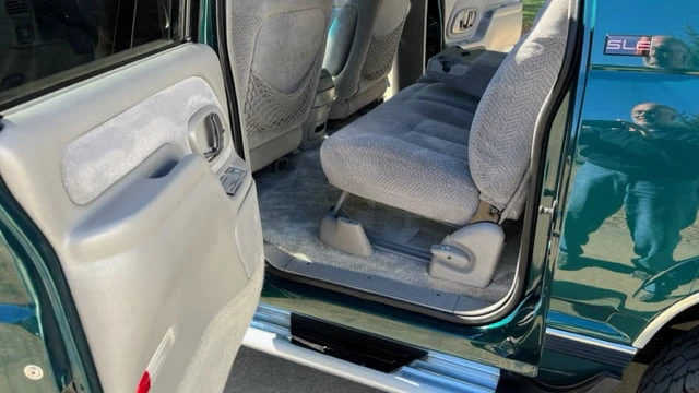 1996 GMC Suburban 8th Gen - Image 18 of 31