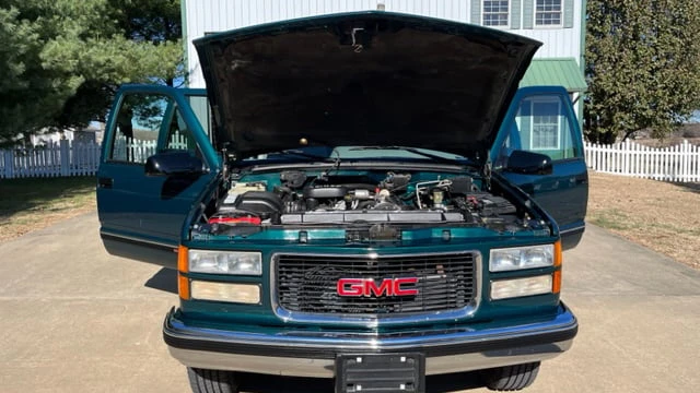 1996 GMC Suburban 8th Gen - Image 19 of 31